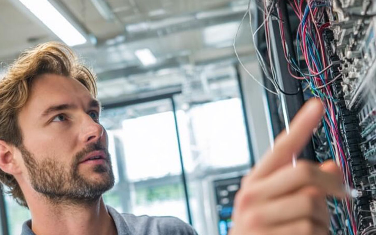 How Do Cloud Services Work: Cloud Computing & Storage Explained